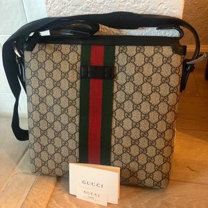 Authentic Gucci Supreme web messenger bag